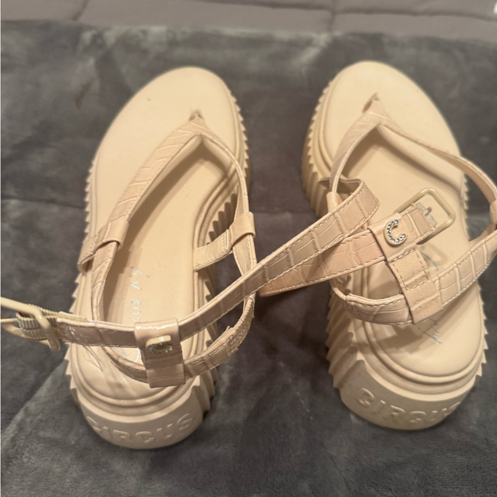 Circus by Sam Edelman Croc-Embossed Beige Platform Thong Sandals